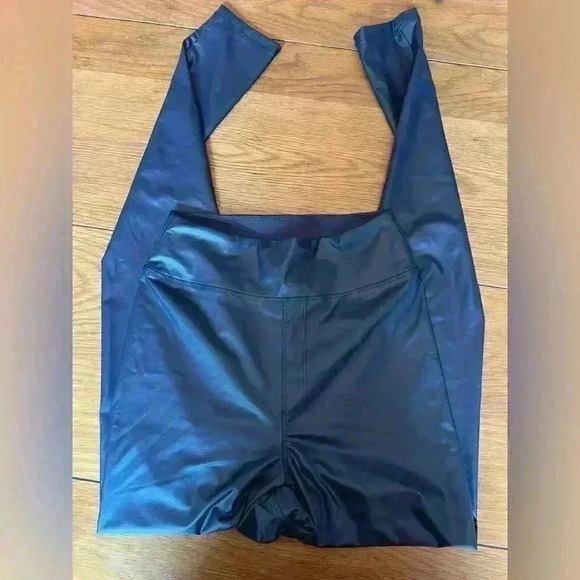 Offline by Aerie Real Luxe Faux Leather Hi-Rise Legging Blue Women’s M NWT - Picture 2 of 6